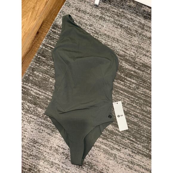 NWT Lululemon Aer Bodysuit *lululemon lab
Palm Deco Sz 2 - Picture 6 of 10